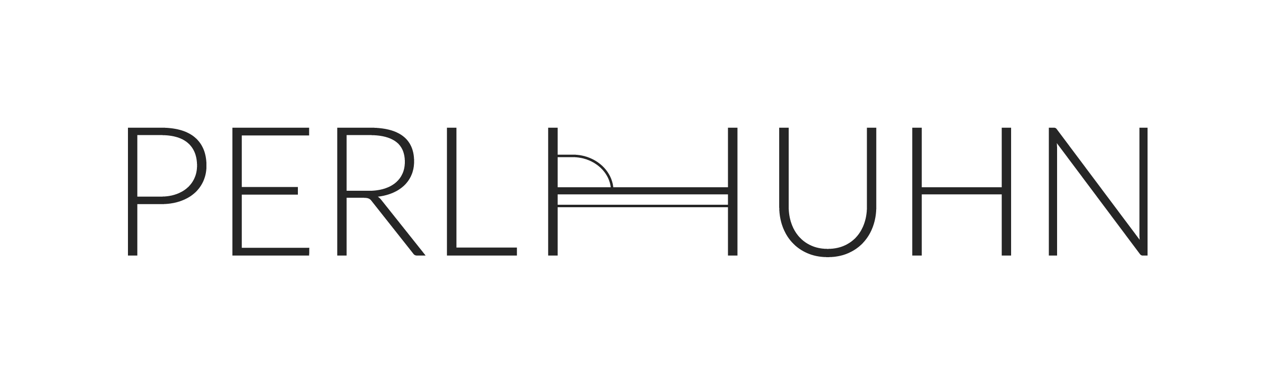 Logo "Perlhuhn". Dargestellt ist der Schriftzug "Perlhuhn, wobei das erste "H" aussieht wie ein stilisiertes Bett.